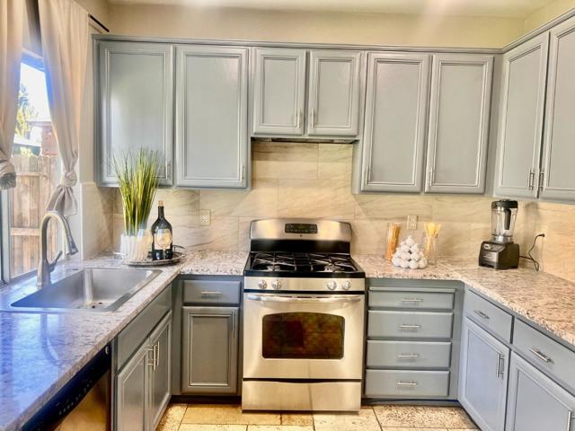 1800 W Graf Road, Hollister CA: https://media.crmls.org/mediaz/e0a9b1c2-c7a6-4297-98d7-df3d11026a9d.jpg