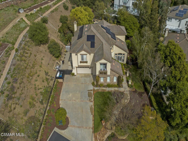 331 Briar Bluff Circle, Thousand Oaks CA: https://media.crmls.org/mediaz/e0a9e95e-3402-4ece-b28b-cd2adac01efd.jpg