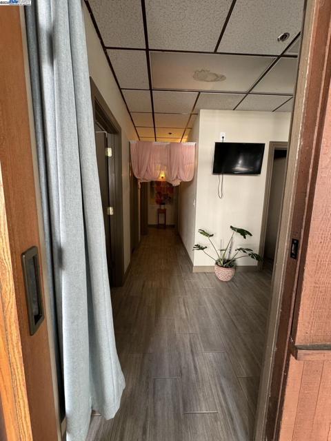 91 Gregory Ln #8, Pleasant Hill CA: https://media.crmls.org/mediaz/e0aa5f2d-5499-4125-b087-7effcf1bd835.jpg