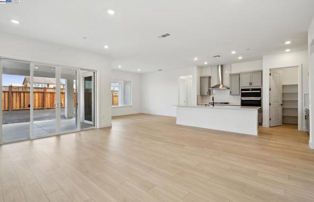 17654 Brightwood Avenue, Lathrop CA: https://media.crmls.org/mediaz/e0ab043d-c1af-4551-acf7-34dde6cc7b13.jpg