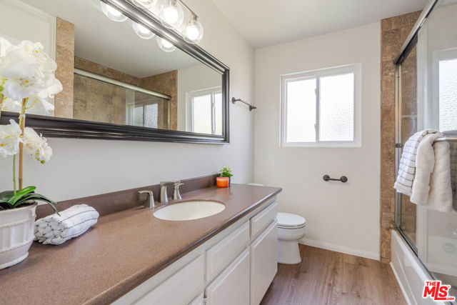 2404 Gates Avenue, Redondo Beach CA: https://media.crmls.org/mediaz/e0ab13f7-229a-4ee7-8107-e1cec47c6840.jpg