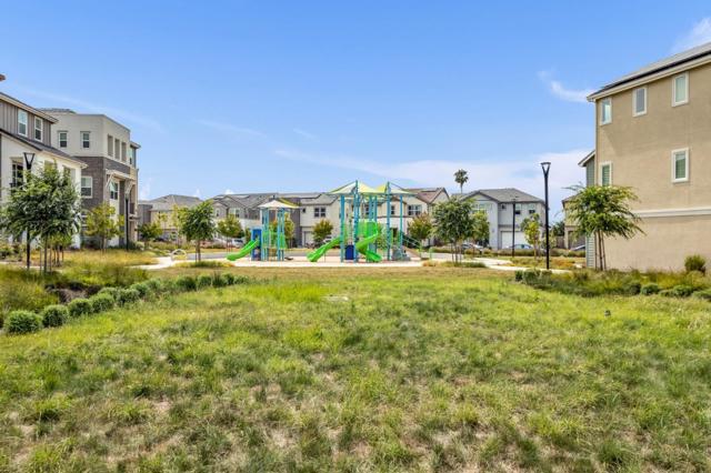 2154 Pastoral Loop, San Jose CA: https://media.crmls.org/mediaz/e0ac4514-228a-43c2-bf18-532856ee7e32.jpg