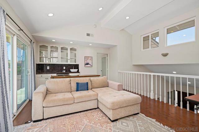 4048 Raffee Dr, San Diego CA: https://media.crmls.org/mediaz/e0ac93ce-880f-42d5-bbe3-8d95822dd780.jpg