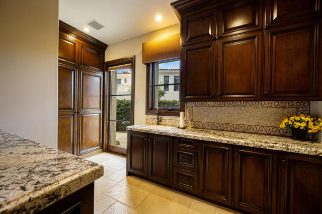 Image 21 of 102 For 52977 Via Dona