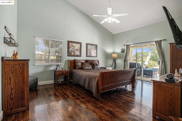 2167 Saint Andrews Ct, Discovery Bay CA: https://media.crmls.org/mediaz/e0ae1103-6781-4bb5-88f2-fe5ed669ea42.jpg