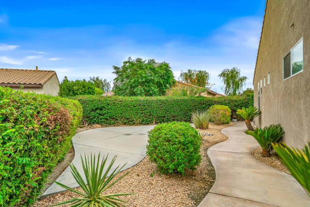 79756 Cassia Street, La Quinta CA: https://media.crmls.org/mediaz/e0ae22e0-93bb-4e78-af09-f5137aaf7b71.jpg