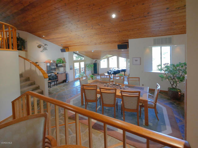2442 Valley Meadow Drive, Oak View CA: https://media.crmls.org/mediaz/e0ae2e5d-0f2d-40c0-9bc3-43e381da3ffc.jpg