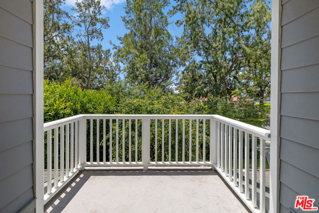1147 Centinela Avenue, Santa Monica CA: https://media.crmls.org/mediaz/e0ae8daa-e00d-42e6-b35f-975232a35b87.jpg