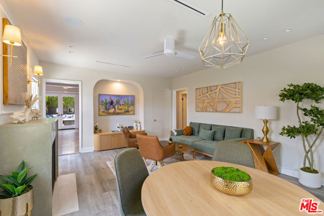725 N Harvard Boulevard, Los Angeles CA: https://media.crmls.org/mediaz/e0af085e-255b-4021-a81c-e070c55c3d9d.jpg