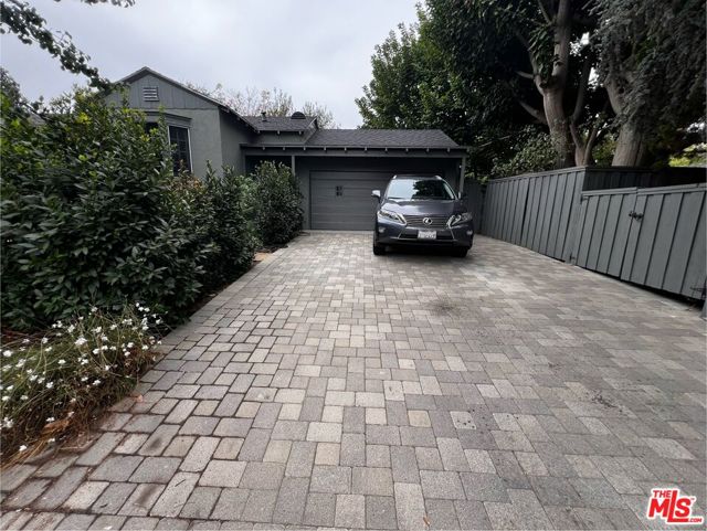 5105 Morella Avenue, Valley Village CA: https://media.crmls.org/mediaz/e0af6bb3-43a5-45b1-bfd8-a9124c0323c8.jpg