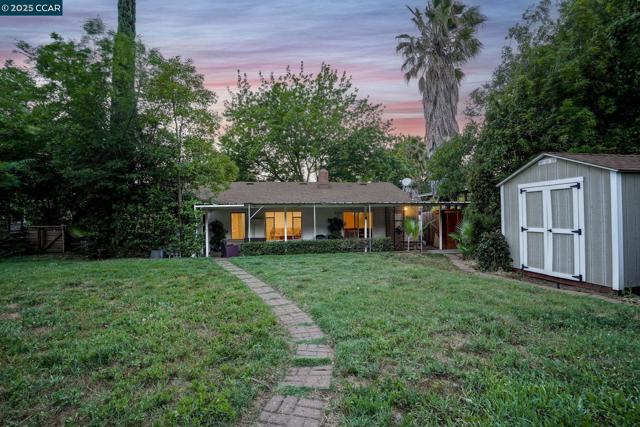 1536 Maynard St, Concord CA: https://media.crmls.org/mediaz/e0b01f35-9e0c-466b-b6bf-e3e32d39bbf9.jpg