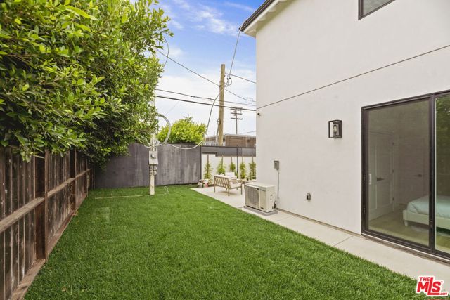 2370 Kelton Avenue, Los Angeles CA: https://media.crmls.org/mediaz/e0b11a33-b06d-428a-8793-c5c99da82c5b.jpg