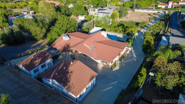 732 Hamilton Lane, Fallbrook CA: https://media.crmls.org/mediaz/e0b11b47-28f6-4065-9c56-e4c7708f6e26.jpg