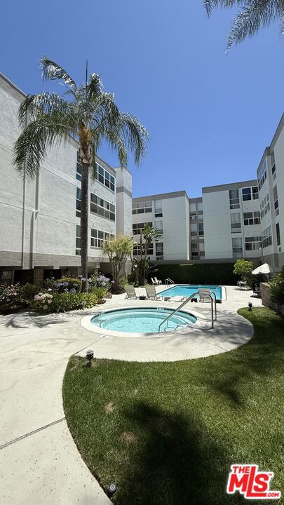 14144 Dickens Street, Sherman Oaks CA: https://media.crmls.org/mediaz/e0b17ec0-260a-45c9-8325-a90a6dc0b8c6.jpg
