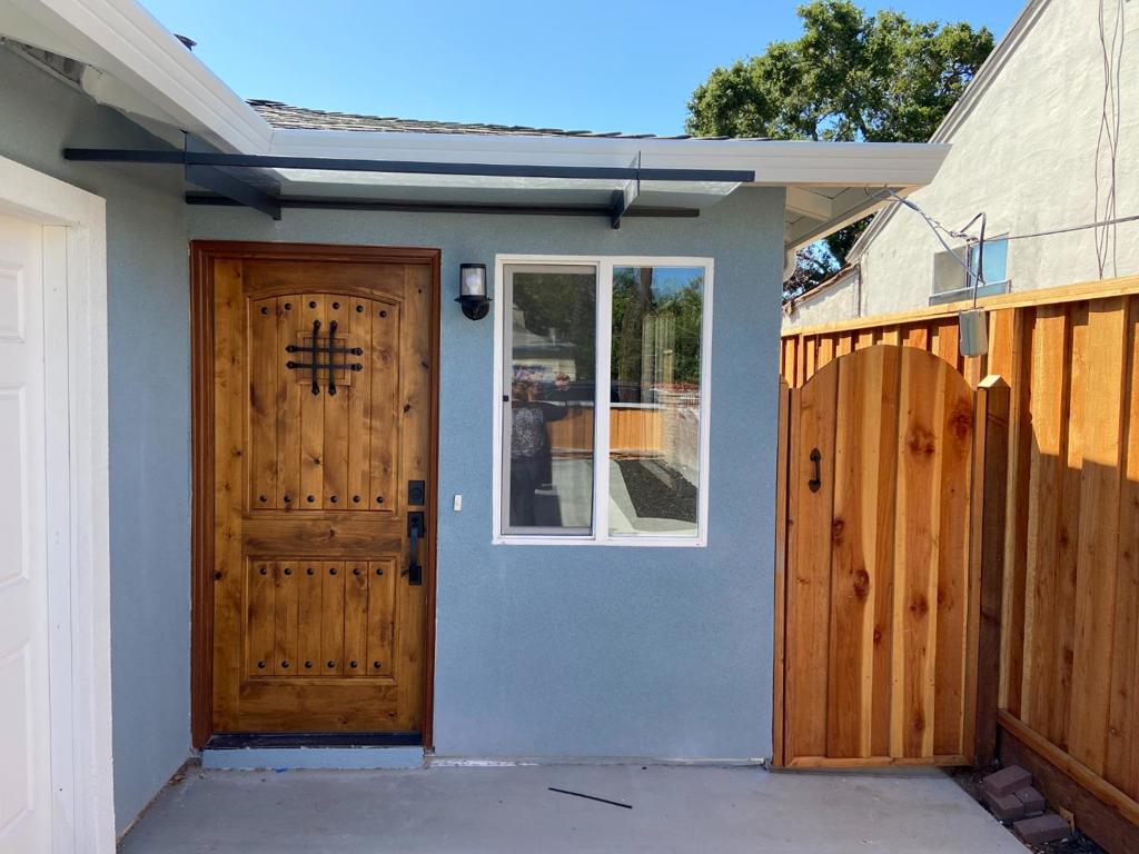 1133 Jervis Avenue
