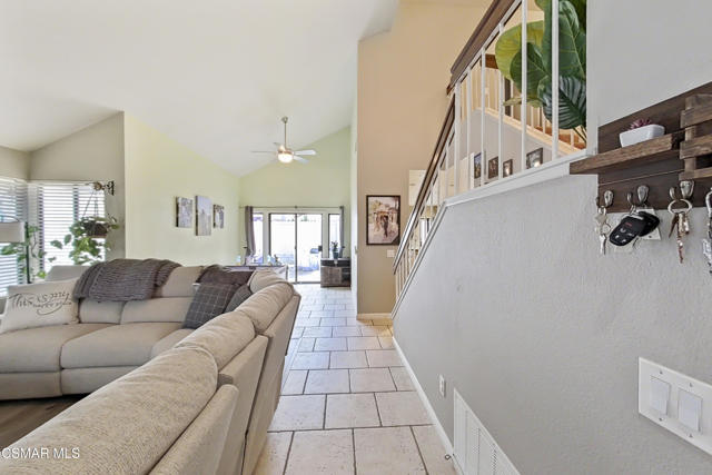 2228 Oak Haven Avenue, Simi Valley CA: https://media.crmls.org/mediaz/e0b1e0a0-056c-42a5-afd8-bc62410f0fba.jpg