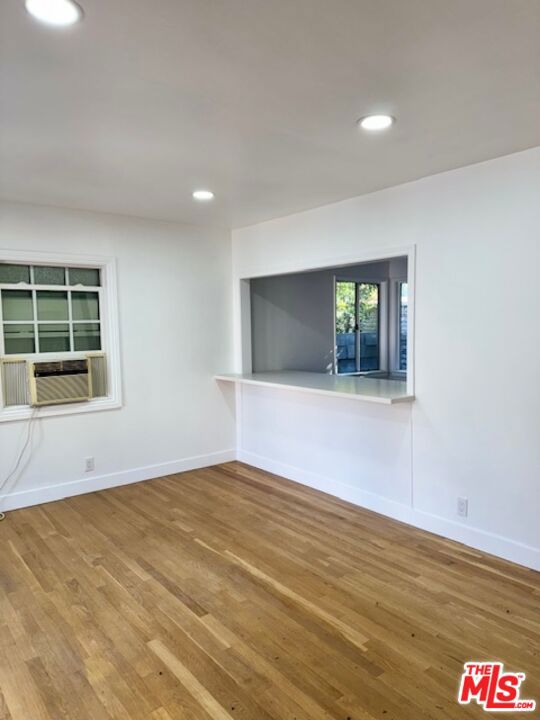 8732 Dorrington Avenue, West Hollywood CA: https://media.crmls.org/mediaz/e0b21d28-cd43-4ccd-96b0-524a49e36c91.jpg