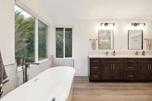 28145 Shady Meadow Ln, Yorba Linda CA: https://media.crmls.org/mediaz/e0b229ba-0281-40a5-9eee-0795ced3f5cd.jpg