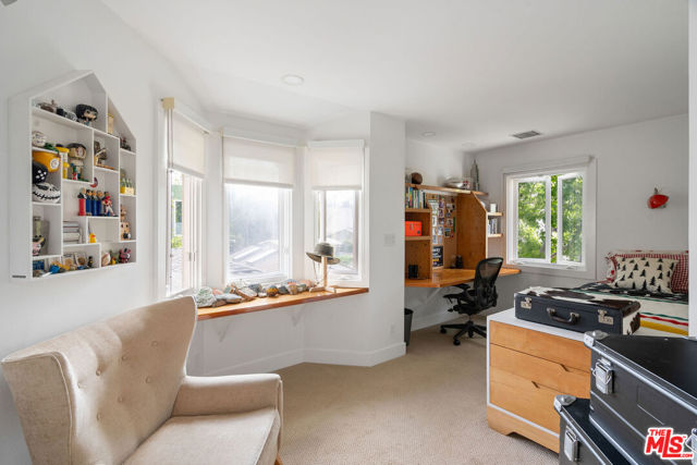 729 Superba Avenue, Venice CA: https://media.crmls.org/mediaz/e0b2b590-370a-4122-99d0-6e0c5fa1f816.jpg