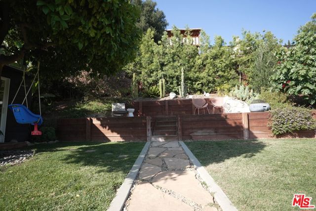 441 N Avenue 52, Los Angeles CA: https://media.crmls.org/mediaz/e0b2d173-c0c6-4894-bca8-b71d23794301.jpg