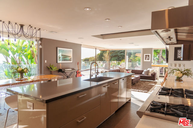 7650 Curson Terrace, Los Angeles CA: https://media.crmls.org/mediaz/e0b2d41c-84f2-4d87-93f2-7d2f10d9c468.jpg