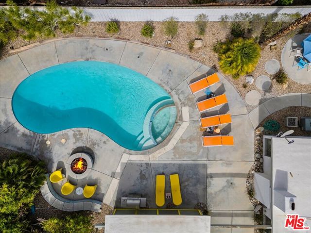 888 E Janet Circle, Palm Springs CA: https://media.crmls.org/mediaz/e0b3b99f-de28-43ad-8b77-5f126842fdde.jpg