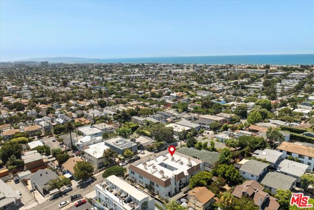 737 Pier Avenue, Santa Monica CA: https://media.crmls.org/mediaz/e0b3c4c1-21f7-47f0-a23b-1db09c2254aa.jpg