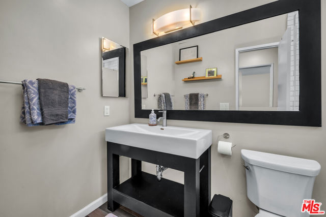428 Hill Street, Santa Monica CA: https://media.crmls.org/mediaz/e0b45066-d4ea-48fe-95cd-a2c600b76ef8.jpg
