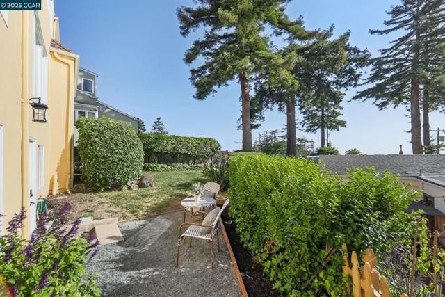 680 Grizzly Peak Blvd, Berkeley CA: https://media.crmls.org/mediaz/e0b469e2-a2b5-4b02-8d35-3d00c9b9e655.jpg