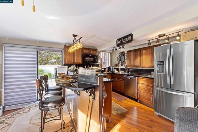 716 Gelston Pl, El Cerrito CA: https://media.crmls.org/mediaz/e0b4847d-370b-4ee4-b992-8b6241fed58a.jpg
