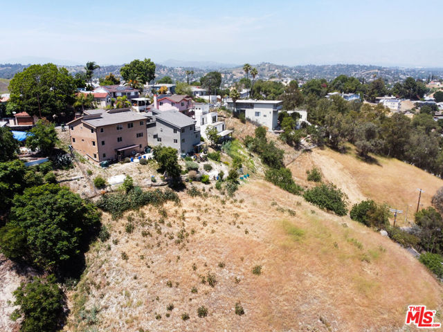 5017 Ithaca Avenue, Los Angeles CA: https://media.crmls.org/mediaz/e0b4ecd3-9eff-462b-8ee7-19e7ff8c6d01.jpg