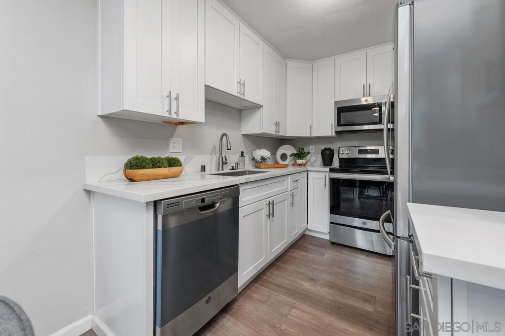 4750 Noyes St - photo 11