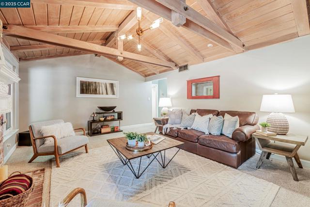 49 Terra Bella Dr, Walnut Creek CA: https://media.crmls.org/mediaz/e0b5d779-ce4f-40b7-a12b-546fc989a7c8.jpg
