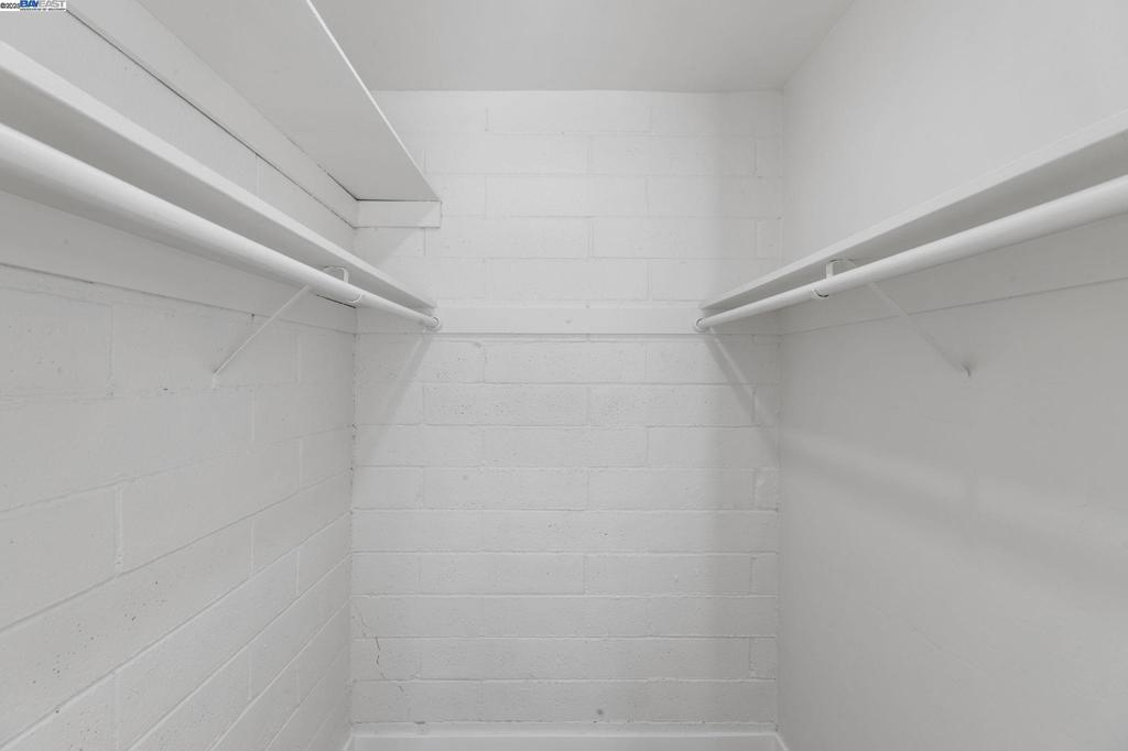 https://media.crmls.org/mediaz/e0b64952-4fd1-4dec-ad73-1d68d18bdb5a.jpg?preset=X-Large