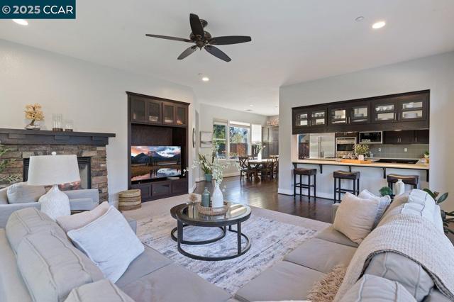 5656 Stockton Loop, Livermore CA: https://media.crmls.org/mediaz/e0b6e5fc-30a6-47e9-9982-a969db2b71b6.jpg