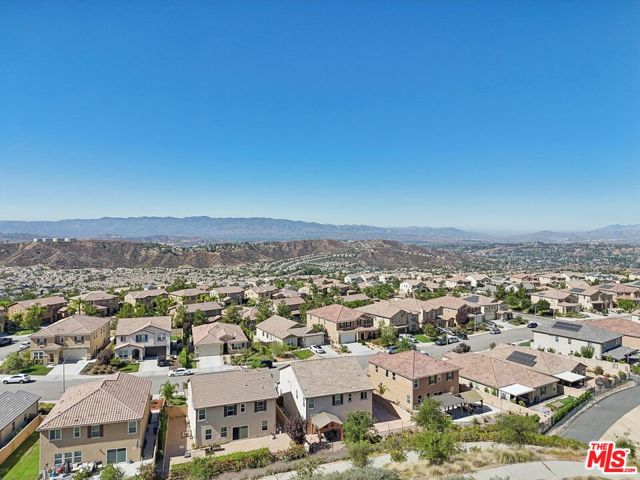19317 Bension Drive, Santa Clarita CA: https://media.crmls.org/mediaz/e0b6f7ae-24c8-46dd-b1a1-fd382eb376bd.jpg