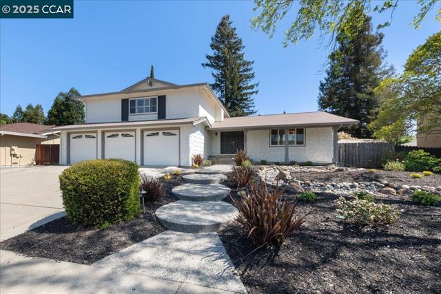 2551 Toltec Cir, San Ramon CA: https://media.crmls.org/mediaz/e0b7336f-60ad-459f-84d9-684bb5602b82.jpg