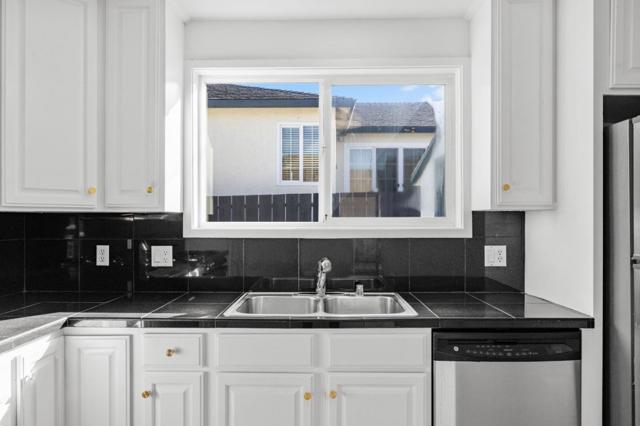 515 Helen Drive, Millbrae CA: https://media.crmls.org/mediaz/e0b74e45-77bc-4a89-a56f-69b432d1df42.jpg