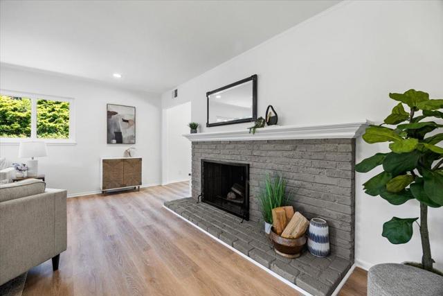 35 Mountain View Place, San Mateo CA: https://media.crmls.org/mediaz/e0b75d26-46d7-448a-b6cc-64deb2b0dd53.jpg