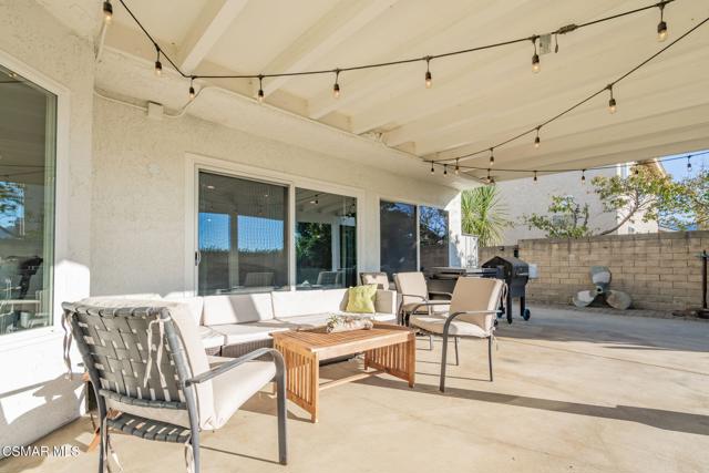 4615 Pepper Mill Street, Moorpark CA: https://media.crmls.org/mediaz/e0b7804f-6d49-4944-97d0-800b7ee9dbd6.jpg