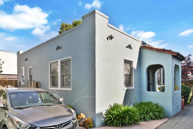 1137 Capuchino Avenue, Burlingame CA: https://media.crmls.org/mediaz/e0b78709-1a98-4326-8611-56808ef6cb9f.jpg