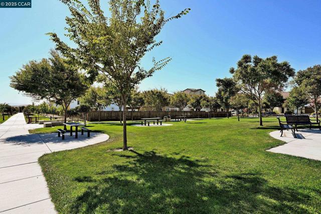 7774 Stoneleaf Rd, San Ramon CA: https://media.crmls.org/mediaz/e0b7ac00-0138-4f5c-afa1-5b0acb395585.jpg