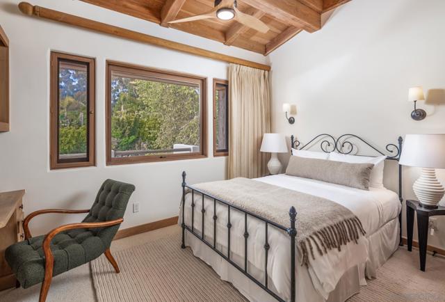 6884 El Camino Del Norte, Rancho Santa Fe CA: https://media.crmls.org/mediaz/e0b7d8c1-2bc0-4f2f-a607-0b570ee70852.jpg