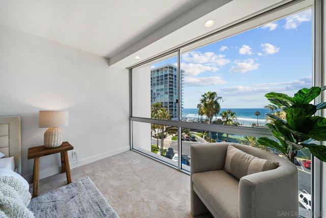 1810 Avenida Del Mundo, Coronado CA: https://media.crmls.org/mediaz/e0b86df1-3bc6-45ca-a118-805ba15819dc.jpg
