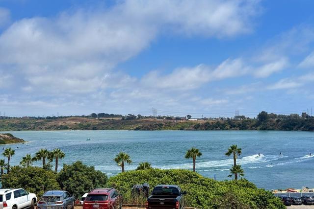 4031 Aidan Cir, Carlsbad CA: https://media.crmls.org/mediaz/e0b91aeb-207d-4f89-ab2d-26fd114378b3.jpg