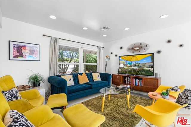 3963 E Calle San Antonio, Palm Springs, CA 92264