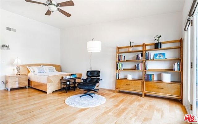 5714 El Canon Avenue, Woodland Hills CA: https://media.crmls.org/mediaz/e0b973f4-94bd-4d2b-b2f0-c7c58e977fd4.jpg
