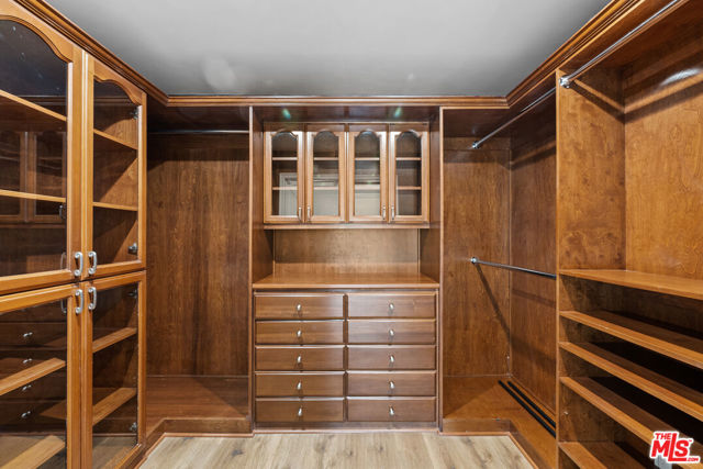 5656 Penfield Avenue, Woodland Hills CA: https://media.crmls.org/mediaz/e0b986ef-d7e8-488d-b3bd-3aa13ee75d84.jpg
