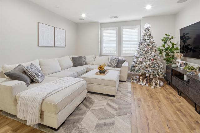 Detail Gallery Image 12 of 31 For 34 via Sovana, Santee,  CA 92071 - 2 Beds | 2/1 Baths