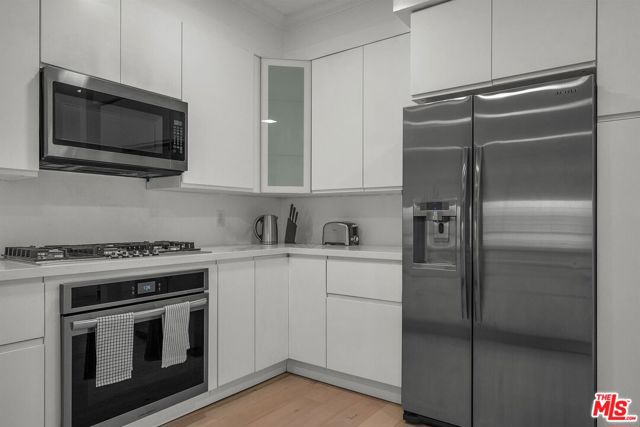 214 S Alexandria Avenue, Los Angeles CA: https://media.crmls.org/mediaz/e0ba3e1f-b7f9-4453-8c13-48fbedd722d5.jpg